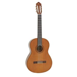 La Yamaha C40 es una guitarra clásica ideal para principiantes y músicos avanzados. Con tapa de pícea, fondo y aros de meranti, y diapasón de palisandro, ofrece un sonido cálido y equilibrado con excelente proyección.