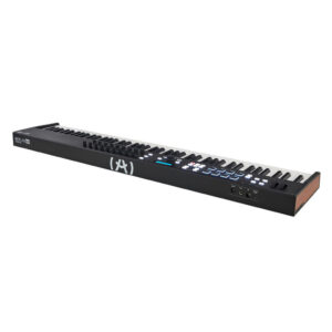 Controlador MIDI de 61 teclas con pads RGB, faders, perillas y control total de tu DAW. Incluye Analog Lab V, Ableton Live Lite y más. Compacto, versátil y de alta calidad.