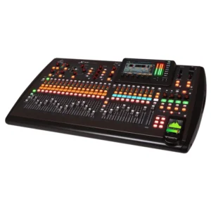 Behringer X32 es una consola digital de 40 canales con 32 preamplificadores MIDAS, 25 buses de mezcla, interfaz USB 32x32 y pantalla TFT a color, ideal para sonido en vivo y estudio profesional.