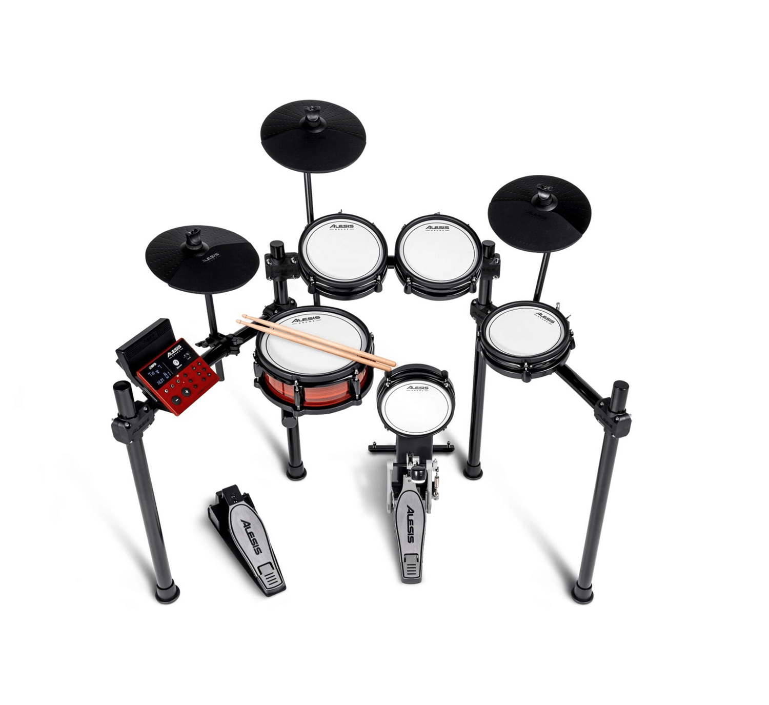 Detalle del módulo Alesis Nitro Pro y el redoblante de malla con estructura transparente iluminada.