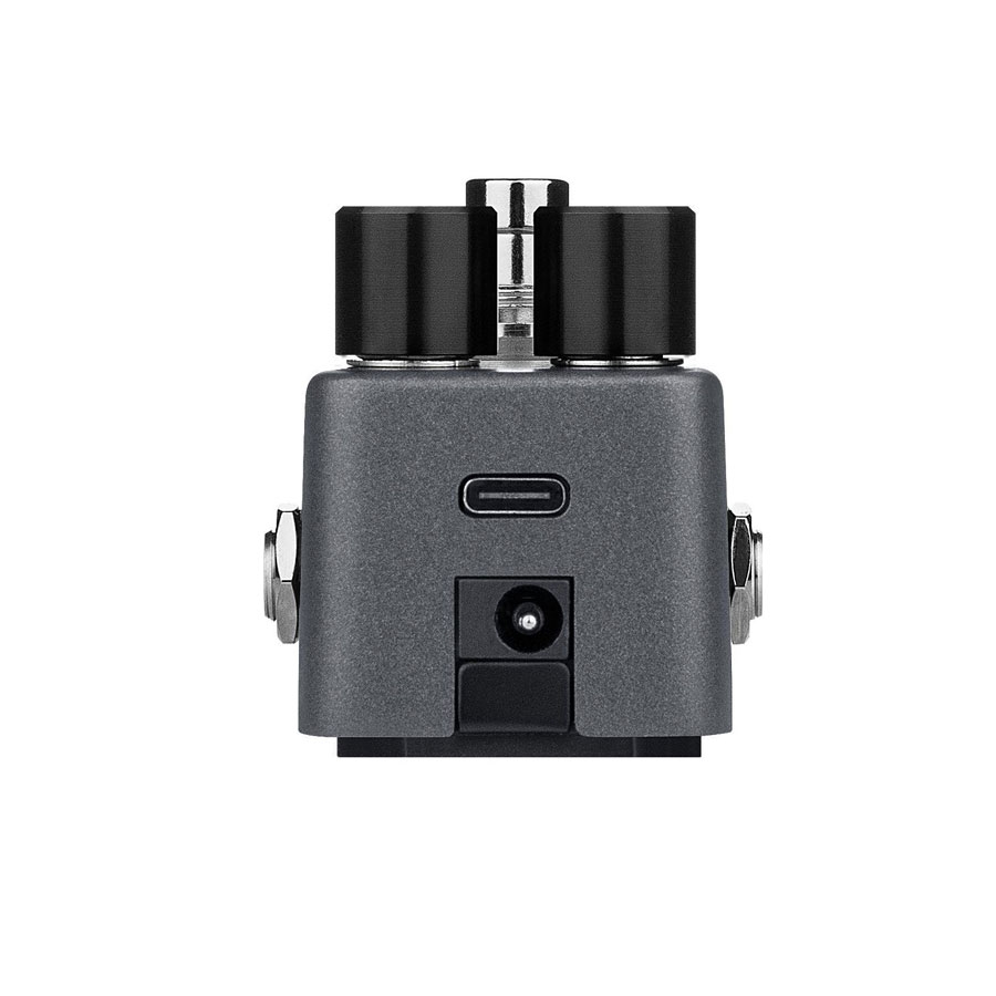 Procesador de efectos Valeton GP-5 con footswitch y simulaciones de amplificadores.