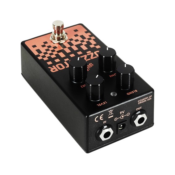Pedal de efectos fuzz para bajo con sonido agresivo y controlado