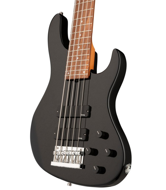 Bajo eléctrico Sadowsky MetroExpress Modern 5 en fondo blanco