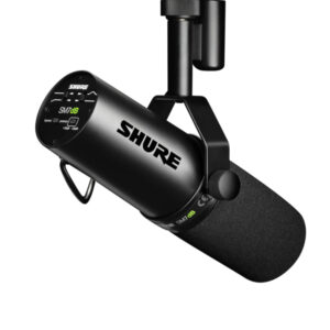 Micrófono dinámico profesional con preamplificador integrado para voz clara y potente.