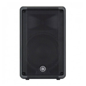 Cabina autoamplificada Yamaha DBR10 con sonido potente y claro para eventos en vivo.