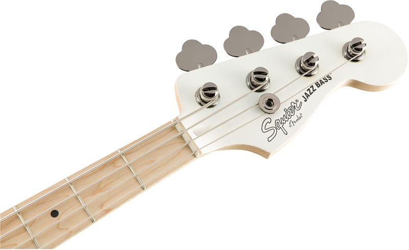 Bajo eléctrico activo Squier by Fender con diseño ergonómico y hardware negro.